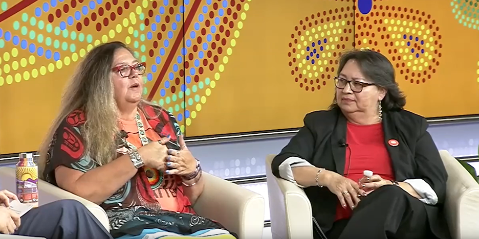 Teresa Edwards (left), Executive Director of the Legacy of Hope Foundation, and Yvonne Jamieson from the Dreamcatcher Charitable Foundation discussed the impacts of Canada’s residential school system on seven generations of Indigenous Peoples at an OpenText employee event in Waterloo, Ontario.