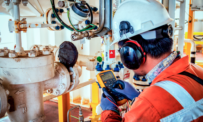 Asset operator in the energy industry that uses asset information to perform daily tasks